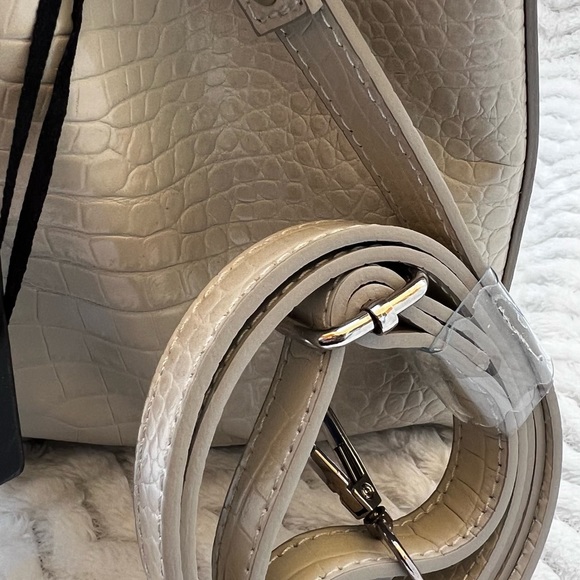 NWT Gianni Conti Cream Handbag - Picture 14 of 15